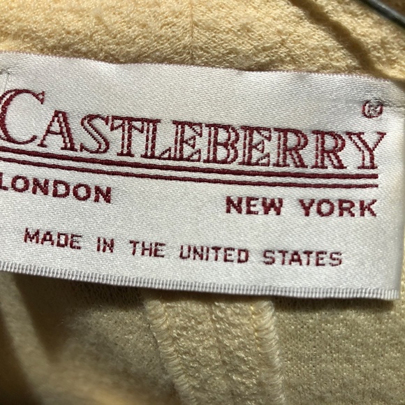 Castleberry Women"s knit Suit, Beautiful! - Picture 8 of 10